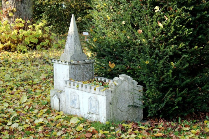 Newton Harcourt Grave