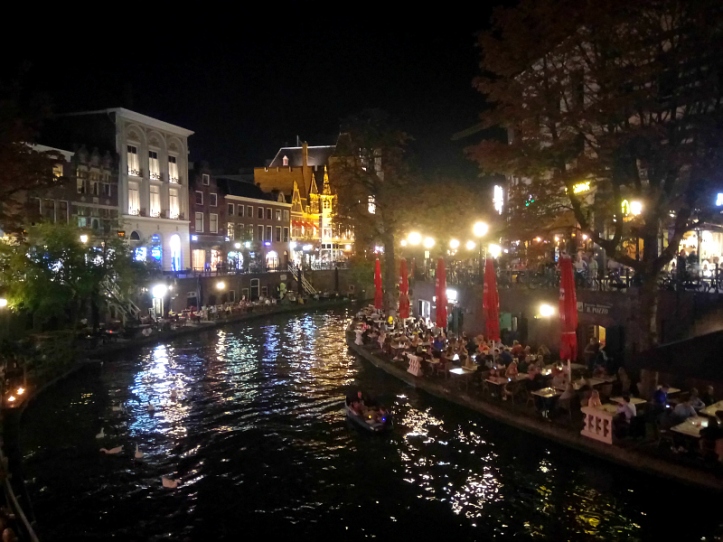 Utrecht Canal by night